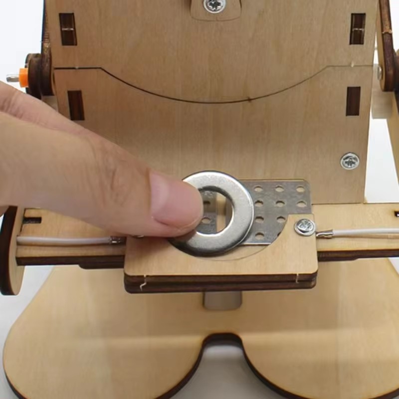 Coin Swallowing Eating Robot M – Science Diy Model recenzja i cena